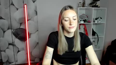 Snapshot of evelynblond chatting on January 8, 2026, 1:57 pm evelynblond online show from January 8, 2026, 1:57 pm