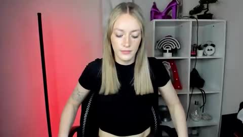 Snapshot of evelynblond chatting on February 24, 2026, 2:04 pm evelynblond online show from February 24, 2026, 2:04 pm