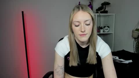 evelynblond online show from March 13, 2026, 7:37 am