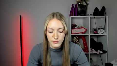 evelynblond online show from May 11, 2026, 2:45 pm