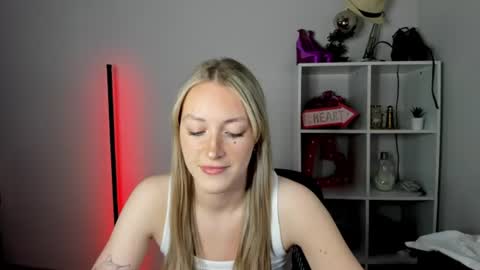 evelynblond online show from July 2, 2026, 12:33 pm
