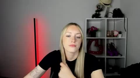 evelynblond online show from July 3, 2026, 12:55 pm