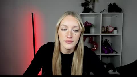 evelynblond online show from July 8, 2026, 12:31 pm
