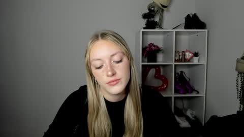 evelynblond online show from July 16, 2026, 12:33 pm