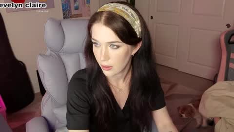 Evelyn Claire online show from May 1, 2026, 5:01 am