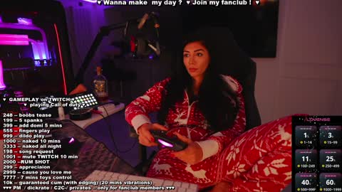 Snapshot of evelyne92 chatting on December 21, 2024, 5:14 am Evelyne online show from December 21, 2024, 5:14 am