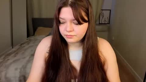 Evelyne Loo online show from April 13, 2026, 1:00 am