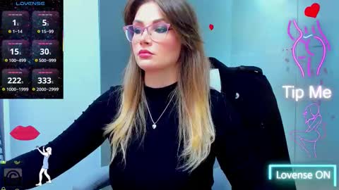 evelyne_rose online show from November 23, 2025, 5:40 am