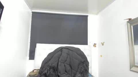 Evelyne online show from October 16, 2025, 2:56 am