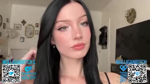 Snapshot of evelynforever chatting on April 8, 2026, 9:15 pm Evelyn online show from April 8, 2026, 9:15 pm