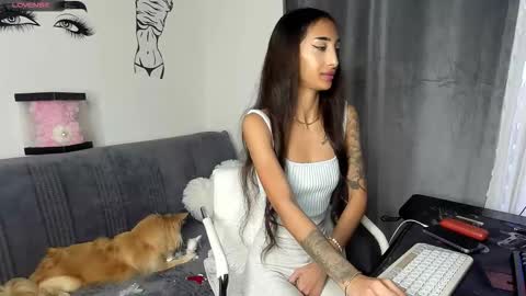 Evelyn online show from December 1, 2025, 2:00 pm