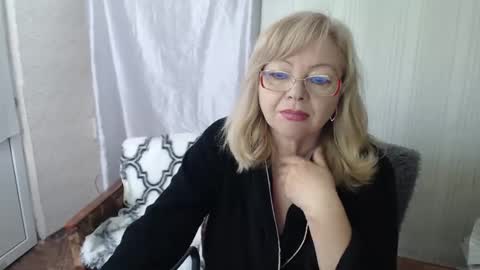 Snapshot of evelynloveshy chatting on April 25, 2026, 11:24 am BarbaraBlondy online show from April 25, 2026, 11:24 am