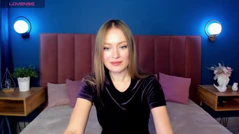 Evelyn online show from November 21, 2025, 1:37 am