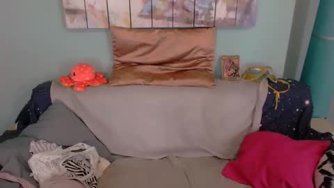 Everly online show from November 26, 2025, 1:01 pm