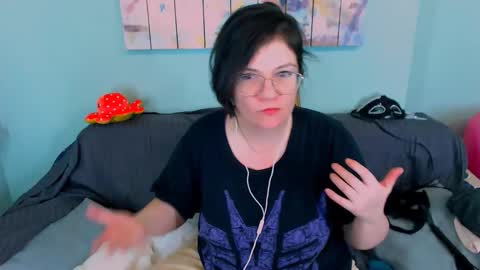 Everly online show from March 2, 2026, 5:19 am