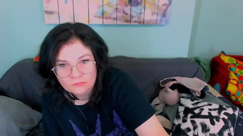 Everly online show from April 1, 2026, 5:19 am