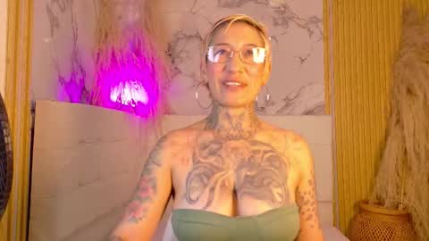 everlyn_sexx online show from March 29, 2026, 12:49 pm