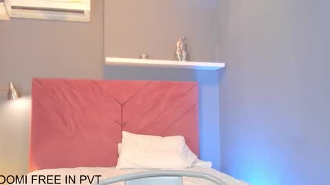 Sophia online show from November 17, 2025, 5:41 pm