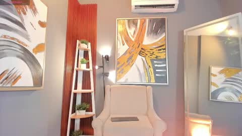 Sophia online show from December 2, 2025, 7:42 pm