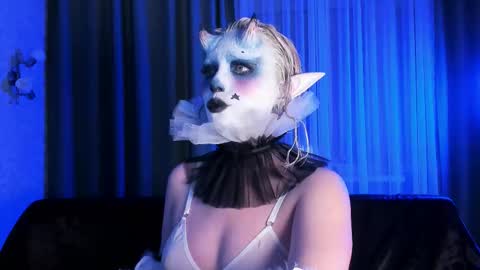 Snapshot of eves_eyes chatting on October 31, 2025, 5:47 pm Forget me not eve on CB online show from October 31, 2025, 5:47 pm