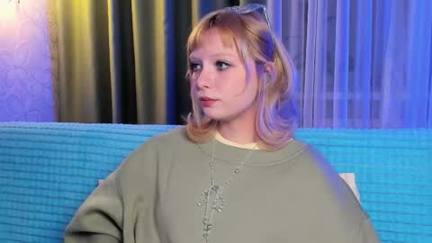 Snapshot of eves_eyes chatting on November 22, 2025, 8:35 am Forget me not eve on CB online show from November 22, 2025, 8:35 am