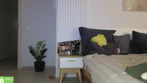 evi_woow online show from November 8, 2025, 8:51 pm