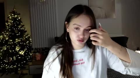 evi_woow online show from December 14, 2025, 7:51 pm