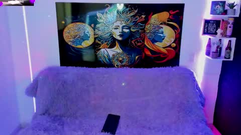 Snapshot of evie99_ chatting on February 19, 2025, 6:21 pm Evie99 online show from February 19, 2025, 6:21 pm