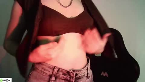 Snapshot of evie_muna chatting on April 28, 2026, 1:26 am Renesme White Im here from Monday to Friday online show from April 28, 2026, 1:26 am