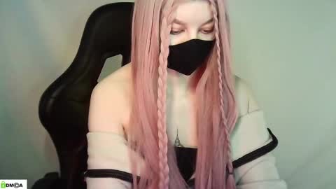 Snapshot of evie_muna chatting on May 26, 2026, 2:40 am Renesme White Im here from Monday to Friday online show from May 26, 2026, 2:40 am