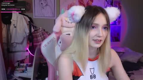 Snapshot of evie_rosen chatting on February 12, 2025, 8:29 pm Evie online show from February 12, 2025, 8:29 pm