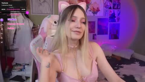 Snapshot of evie_rosen chatting on February 18, 2025, 4:26 am Evie online show from February 18, 2025, 4:26 am