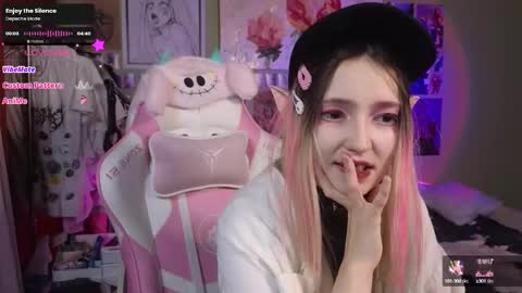 Snapshot of evie_rosen chatting on February 18, 2025, 10:14 pm Evie online show from February 18, 2025, 10:14 pm