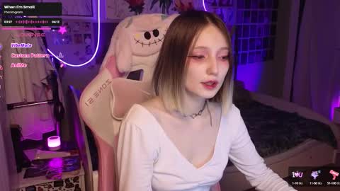 Snapshot of evie_rosen chatting on September 16, 2025, 8:54 pm Evie online show from September 16, 2025, 8:54 pm