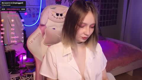 Snapshot of evie_rosen chatting on October 17, 2025, 12:36 am Evie online show from October 17, 2025, 12:36 am