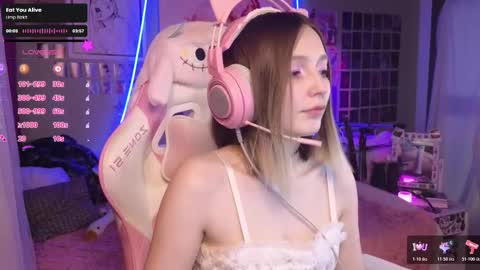 Evie online show from November 10, 2025, 11:48 pm