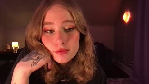 Evie3 online show from December 18, 2024, 6:21 am