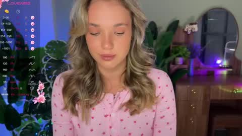 Snapshot of evielina chatting on May 6, 2026, 11:54 pm evielina online show from May 6, 2026, 11:54 pm