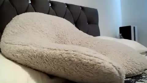 evieloves online show from March 24, 2026, 11:04 am