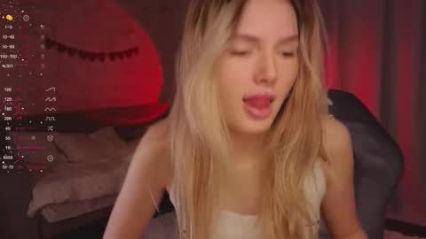 Evelyn online show from November 16, 2025, 11:16 am