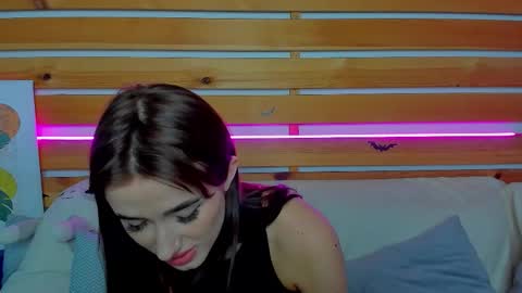 Evis online show from December 19, 2025, 2:51 am