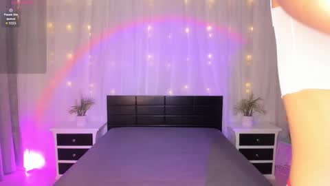 Snapshot of evoletbee chatting on December 17, 2025, 11:38 am Evolet online show from December 17, 2025, 11:38 am