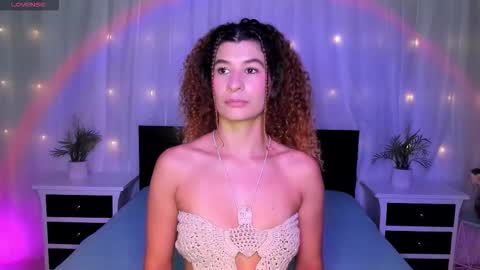 Snapshot of evoletbee chatting on December 20, 2025, 11:28 am Evolet online show from December 20, 2025, 11:28 am