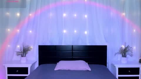 Snapshot of evoletbee chatting on February 6, 2026, 12:30 pm Evolet online show from February 6, 2026, 12:30 pm