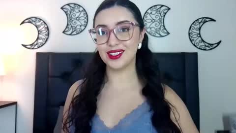 Evolet online show from November 17, 2025, 6:14 pm