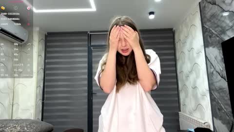 Snapshot of evonnesilvestre chatting on October 26, 2025, 5:24 am Eva online show from October 26, 2025, 5:24 am