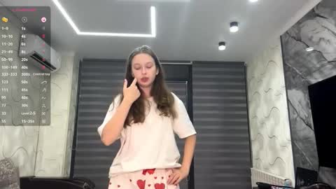 Snapshot of evonnesilvestre chatting on November 1, 2025, 3:14 pm Eva online show from November 1, 2025, 3:14 pm