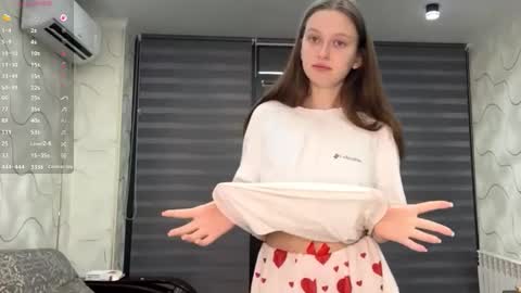 Snapshot of evonnesilvestre chatting on November 10, 2025, 3:22 pm Eva online show from November 10, 2025, 3:22 pm