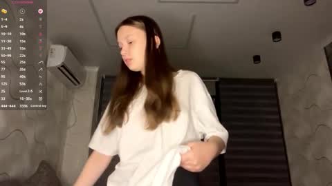 Snapshot of evonnesilvestre chatting on November 14, 2025, 3:22 pm Eva online show from November 14, 2025, 3:22 pm