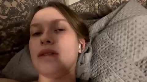 Snapshot of evonnesilvestre chatting on December 14, 2025, 8:24 pm Eva online show from December 14, 2025, 8:24 pm